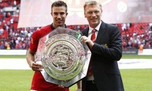 Van Persie ja Moyes trofeega